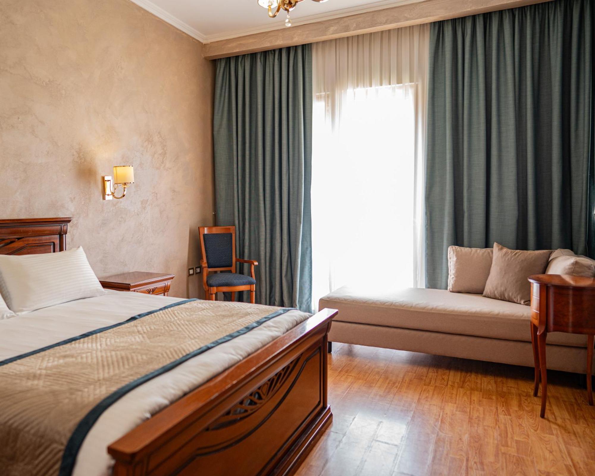 Belvedere Hotel Shkallnur